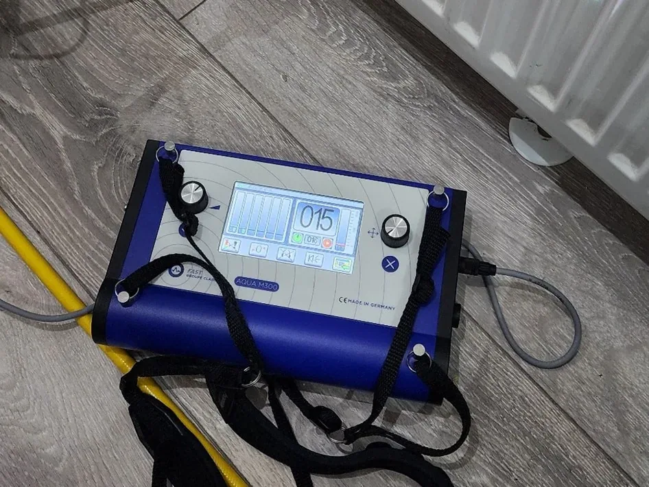 Tracer gas equipment used for concealed leak detection