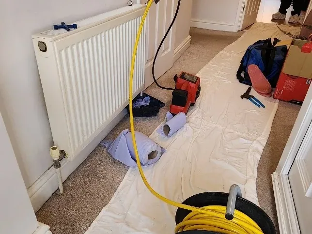 Tracer gas equipment set up for commercial pipework leak investigation