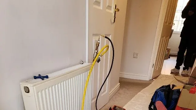 Tracer gas leak detection equipment prepared for a survey enquiry